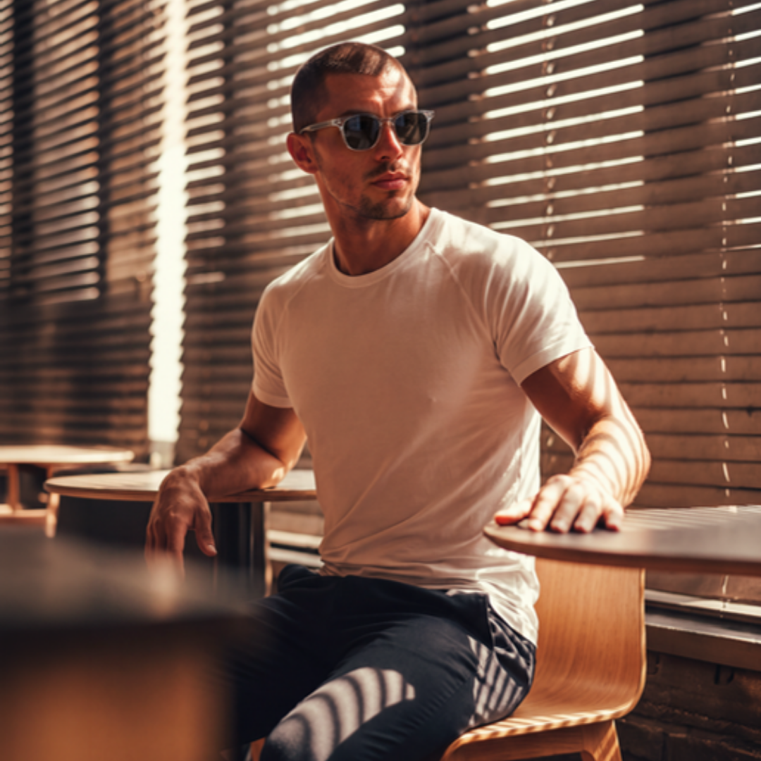 Estilo de vida – óculos de sol Auguste com armação Crystal transparente ao ar livre