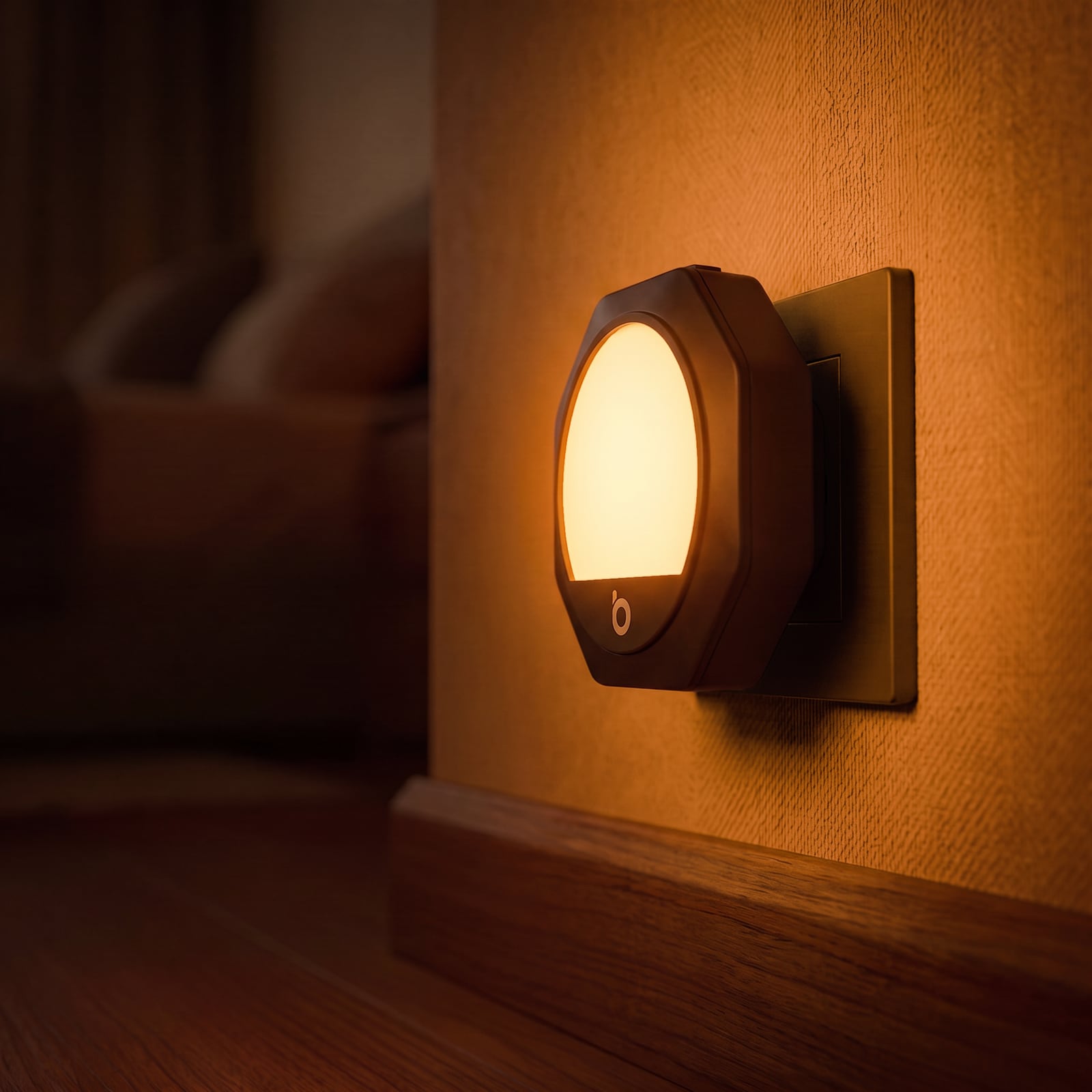 Luz noturna âmbar na parede de uma sala de estar