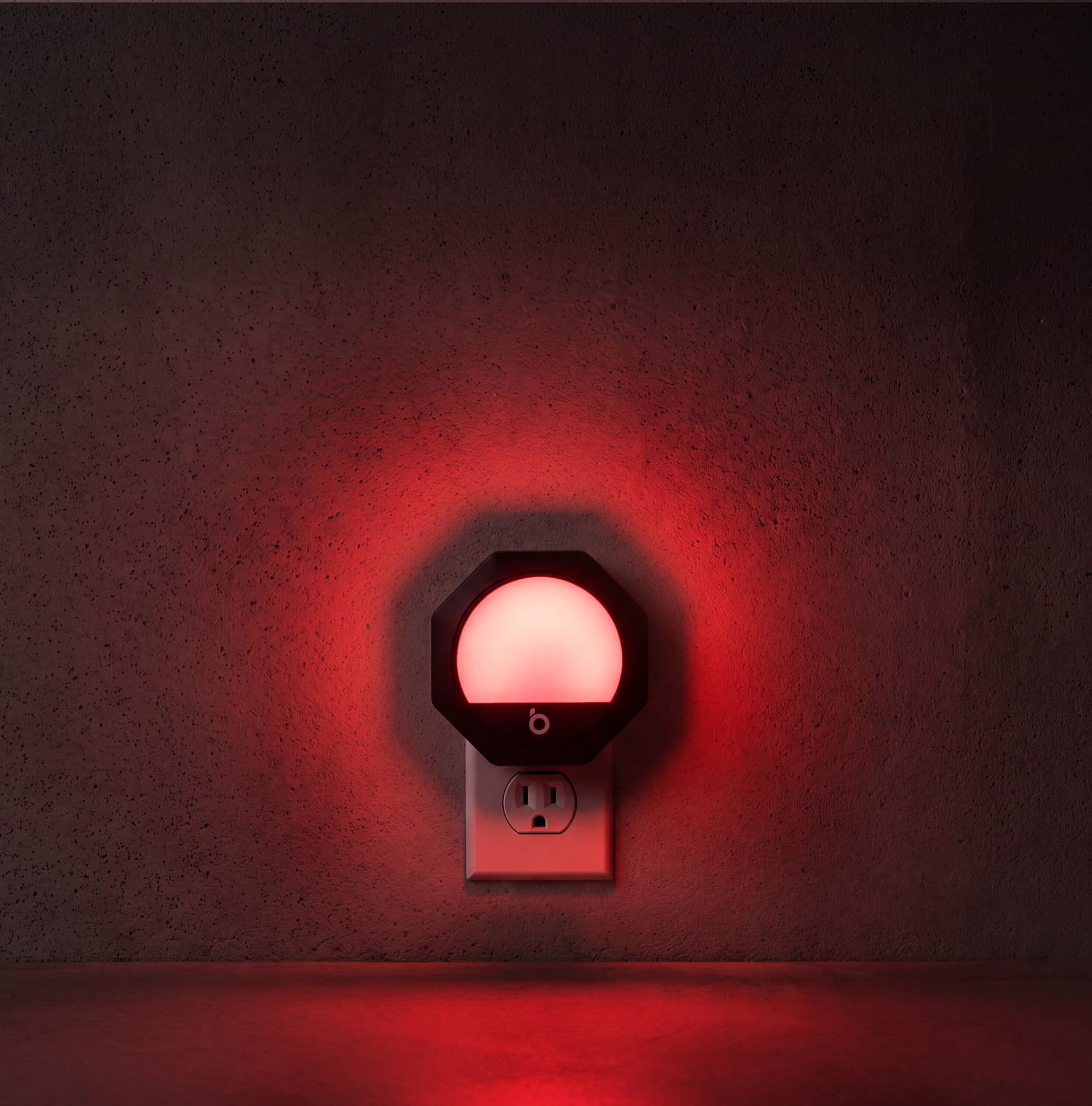 Luz noturna ligada em uma tomada de parede